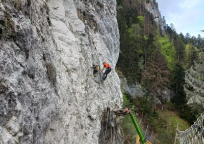 Essai de traction, ancrages pour confortement de minage de route et mur de soutènement