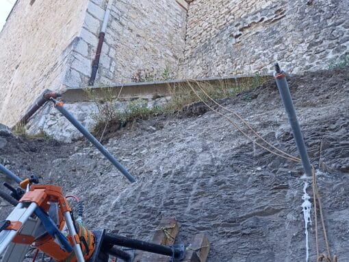 Essai de traction de contrôle sur soutènement de bâtiment historique – CAN – La Motte Chalencon